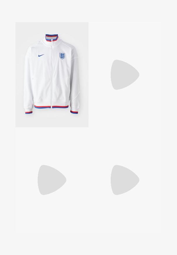 Biela bunda Nike s plným zipsom, modré akcenty na logu a golieri a červeno-modré pruhované lemovanie na manžetách a spodnom okraji.; Námornícky modrá polo košeľa vyrobená z hladkej tkaniny, s trojicou gombíkov na zapínanie, krátkymi rukávmi a malým bielym logom Nike na hrudi.; Fialové cargo šortky s elastickým pásom, bočnými vreckami a zakrývacím vreckom na ľavej nohe. Vyrobené z ľahkého materiálu.; Čierne športové tenisky s textúrovaným zvrškom, bielym logom Swoosh, polstrovanou pätou a kontrastnou bielou podrážkou s cik-cak vzorom.