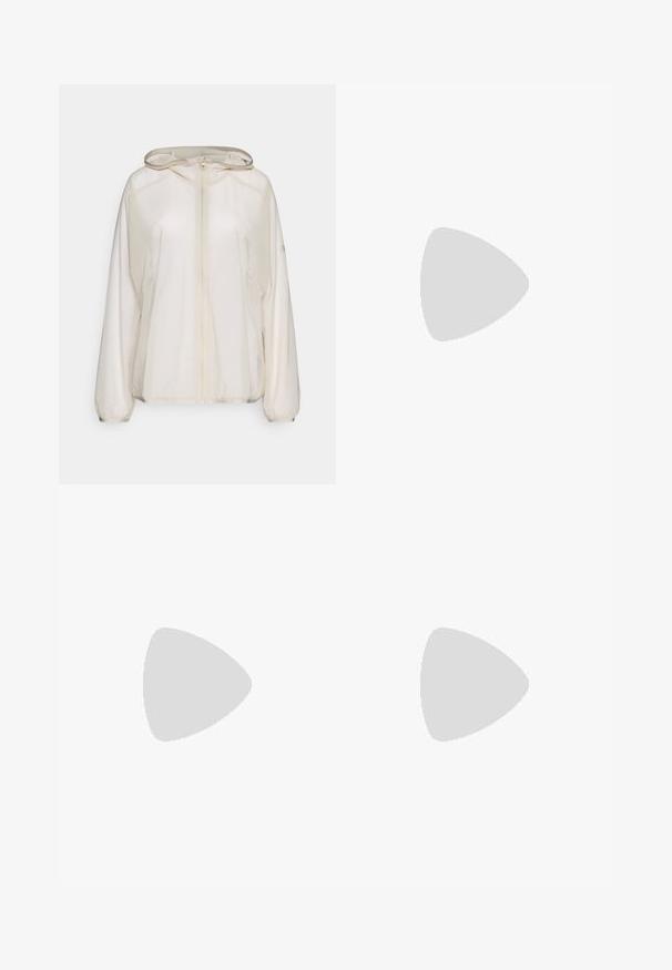 Chaqueta blanca translúcida con cremallera completa, capucha ajustable y puños elásticos. Tejido ligero con una textura suave.; Camisa de manga corta azul con un vibrante estampado de mariposas en varios colores, con un gran logo blanco en la parte delantera y un escote redondo.; Leggings deportivos negros con una cintura alta, que presentan detalles de malla en las piernas inferiores y un logo bordado en la cadera.; Zapatilla deportiva blanca con parte superior de malla, tres franjas negras a los lados, acentos texturizados y una suela de goma resistente con una sección negra en contraste.