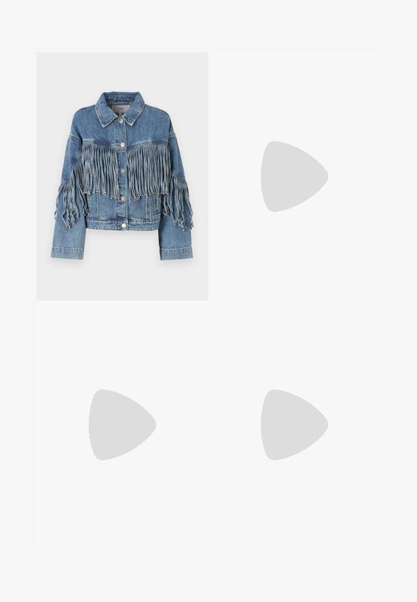 YAS YASAIKO FRINGE JACKET - Džinsinis švarkelis - medium blue denim; Ribota trumpa marškinėliai rudu ir šviesiai mėlynu atspalviu, su apykakle, priekiniais mygtukais ir krūtine kišene, puošta horizontaliomis juostelėmis.; Tamsiai pilka klostuota sijonas su elastinga juosta, pasižymintis tekstūruotu audiniu ir klasikinė A formos siluetu. Tinka kasdieniam dėvėjimui.; Juodi odiniai loafai su surišta mazgeliu, su auksinėmis akytėmis šoninėse dalyse ir plokščiu guminiu padu. Lygus paviršius, klasikinis dizainas.