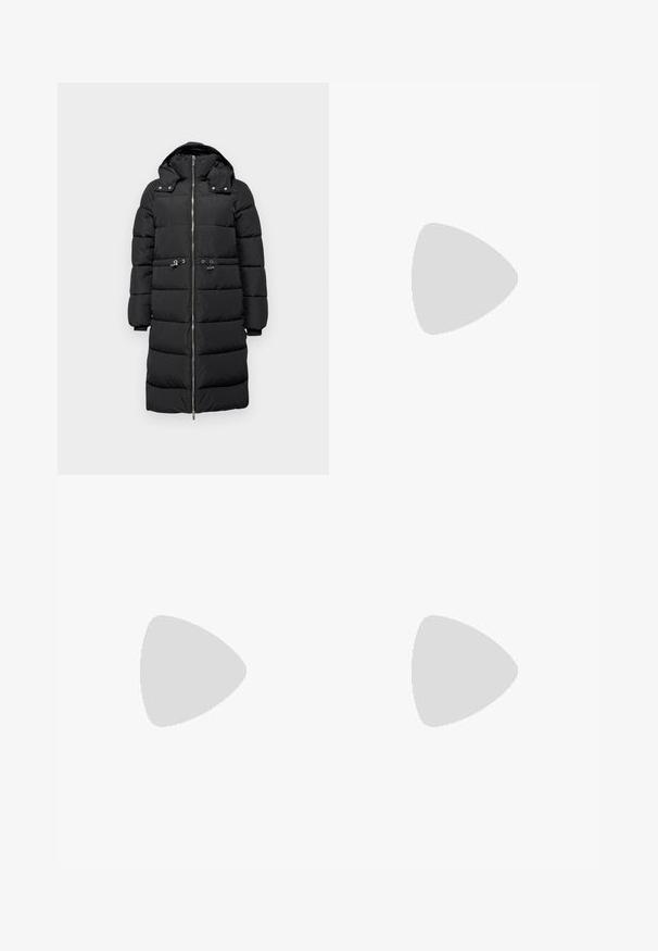 Cappotto puffo nero con cappuccio, dotato di una zip frontale completa, due tasche frontali e un design trapuntato con una finitura lucida.; T-shirt nera in cotone con logo "A/X" in oro e testo "ARMANI EXCHANGE", maniche corte, scollatura rotonda, texture liscia.; Jeans neri a gamba larga realizzati in denim, con design a cinque tasche, chiusura con bottone e dettagli in metallo. Tessuto testurizzato con una finitura liscia.; Stivale in pelle nera al ginocchio con tacco basso a blocco, cinturino decorativo con fibbia dorata attorno alla caviglia e linguetta nella parte superiore.