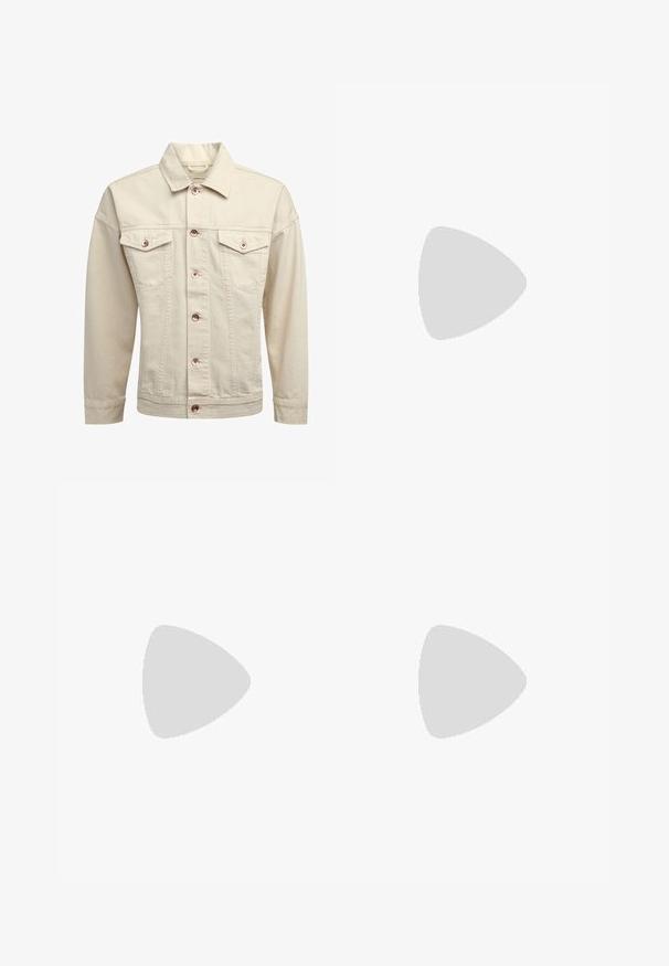 Redefined Rebel ASHTON JACKET - Cowboyjakker - white smoke; Sort bomulds t-shirt med korte ærmer, rund halsudskæring, har et lille hvidt Levi's-logo på brystet, glat tekstur, klassisk pasform.; Sorte bukser lavet af bomuld. De har et lige ben-design med lynlås og knaplukning i taljen. Enkle og udekorerede.; Sort ruskind snørebåndssko med rund tå, let cremefarvet sål og diskrete blå sy-accents på overdelen.