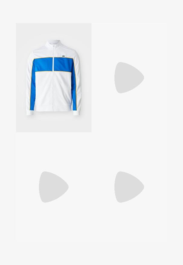 Witte ritssluiting sportjack met een blauwe borstpaneel, gele bies en Lacoste-logo. Beschikt over een staande kraag en geribde manchetten.; Witte sport T-shirt met paarse schouderaccenten en zwarte zijpanelen. Bevat een klein groen logo op de borst. Gemaakt van ademend materiaal.; Witte sportieve joggers met blauwe zijstrepen. Voorzien van een elastische tailleband en aangesloten boorden. Gemaakt van glad synthetisch materiaal.; Witte leren sneaker met geperforeerde neus, platte veters en gevoerde kraag. Voorzien van een geperst logo aan de zijkant en een getextureerde rubberen zool.