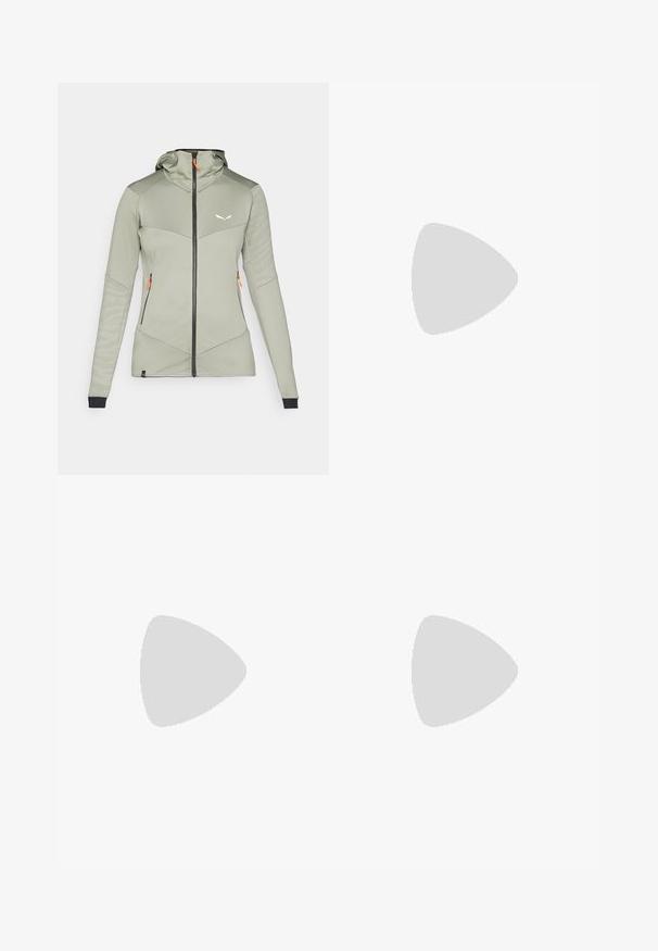 Salewa SELLA CREVASSE JACKET  - Treningsjakke - shadow; Svart avkortet t-skjorte laget av bomull, med et hvitt logo med buede detaljer og teksten "THE NORTH FACE" på forsiden. Korte ermer, rund hals.; Hvite skibukser med en jevn tekstur, med to glidelåslommer på siden, to knapper i midjen og en svakt utsvingt benkonstruksjon.; Svart treningssko med teksturert overdel, med grå detaljer og hvit såle. Har en pull tab og fremtredende merkevarelogo på hælen.