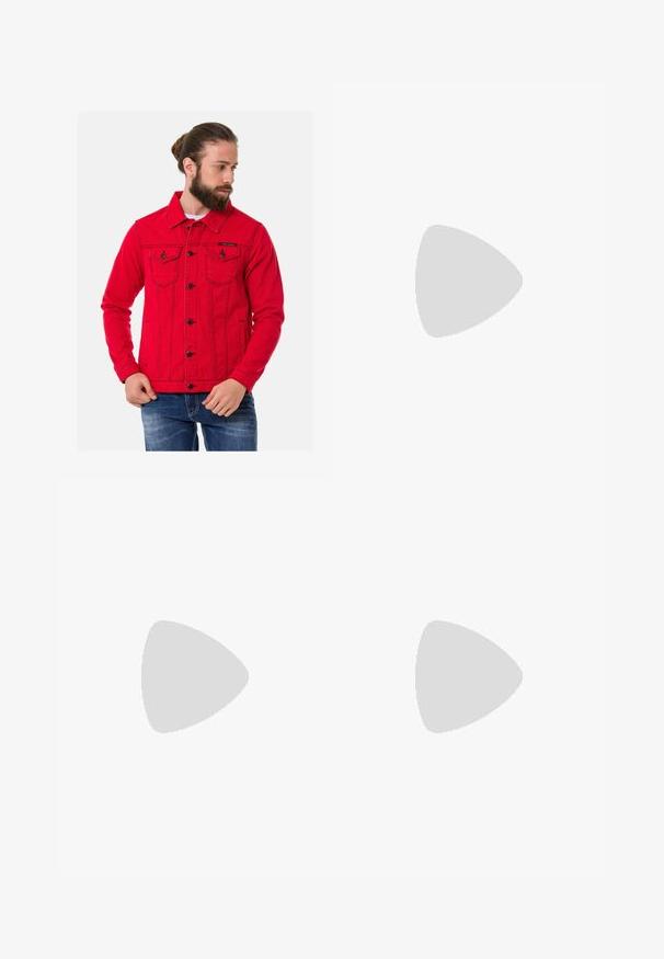 Cipo & Baxx Veste en jean - red; Débardeurs noirs vendus par pack de trois. Texture côtelée, encolure ras du cou standard, sans manches. L'ourlet présente un petit logo de la marque en bas.; Pantalons légers noirs avec taille élastique, cordon de serrage, poches latérales zippées, genoux articulés et zips aux chevilles.; Chaussure de sport grise avec une tige en mesh et en daim, accents blancs, semelle rembourrée et un design distinctif avec des éléments réfléchissants.