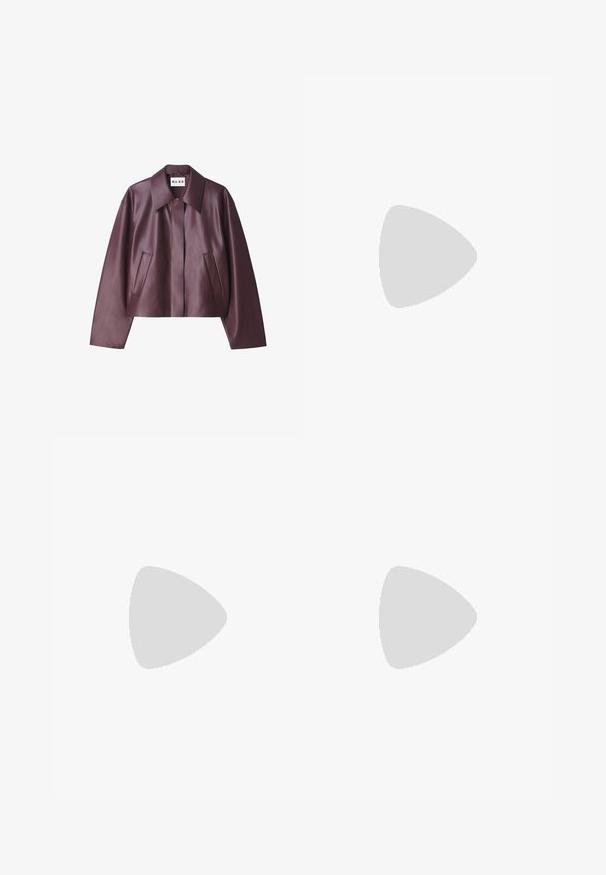 NA-KD Giacca in similpelle - burgundy; Maglione a maglia marrone scuro con collo a giro, maniche lunghe e bordi a coste. Tessuto morbido con un design a vestibilità rilassata.; Jeans a gamba larga in denim blu scuro con vita alta, cinque tasche, cuciture a contrasto e hardware in metallo argentato. Texture liscia e finitura pulita.; Ballerine in pelle marrone con una superficie liscia, punta affusolata e un dettaglio a fiocco sulla parte anteriore, dotate di una suola bassa in gomma nera.; Borsa a mano in pelle marrone con design strutturato, doppie maniglie corte e tracolla rimovibile. Presenta un dettaglio di chiusura in tonalità oro.