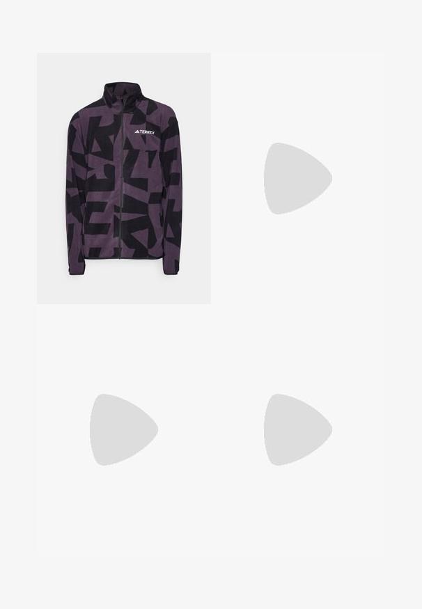 adidas Terrex MT AOP - Giacca in pile - aurora black; T-shirt nero a maniche corte realizzato in tessuto leggero, con il logo "TERREX" grigio chiaro sul petto e colletto tondo.; Pantaloni beige da esterno con cintura, tasche laterali con zip e polsini elastici. Presentano un design staccabile con zip per versatilità e una texture liscia.; Scarpe da arrampicata grigie con una tomaia strutturata, punta in gomma nera, tre strisce scure e un piccolo accento rosso sulla suola.