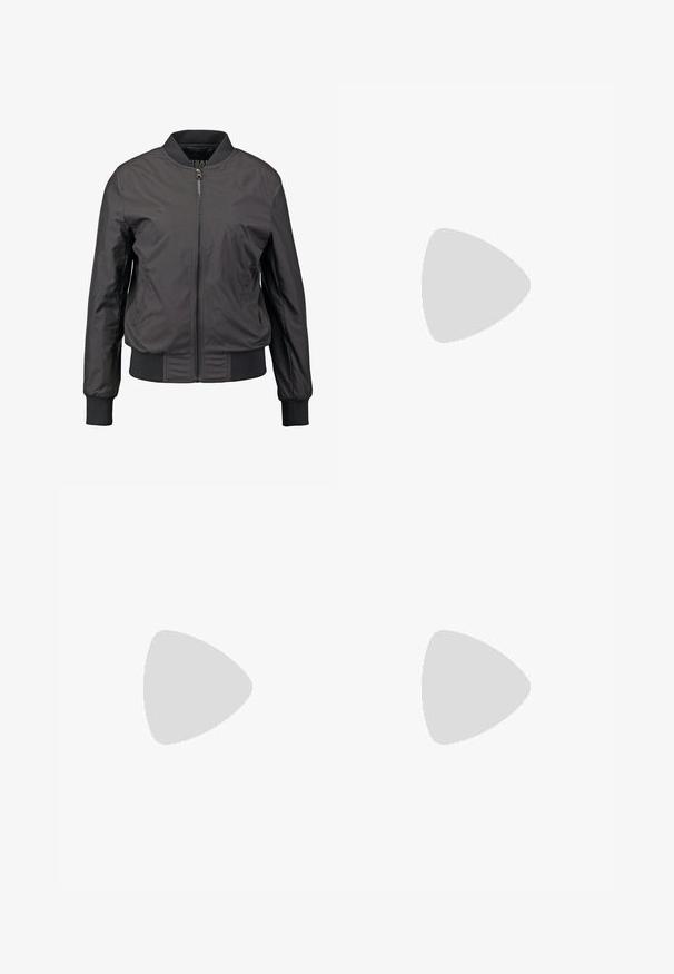 Veste bomber noire avec fermeture éclair à l'avant, poignets et ourlet côtelés, texture lisse et silhouette ajustée, dotée de poches latérales.; T-shirt noir court en coton. Doté de manches courtes et d'un col rond. Texture lisse avec un design simple, sans motifs supplémentaires.; Pantalons larges noirs en tissu lisse et brillant, avec une taille élastique et sans poches ni détails en métal visibles.; Baskets en toile noires avec des lacets blancs, un embout en caoutchouc blanc et une semelle intermédiaire blanche épaisse. Présentent des coutures blanches discrètes et une semelle en gomme.