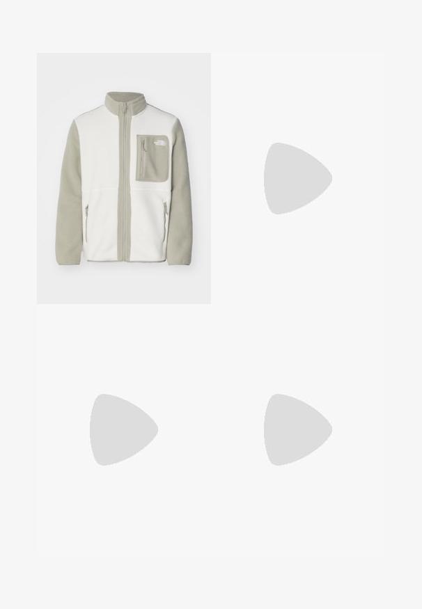 The North Face M YUMIORI FULL ZIP - Jakna iz flisa - white dune/clay grey; Črna kratko sleeved majica iz bombaža, s krožnim izrezom in majhnim belim logotipom na zgornjem levem delu prsnega koša.; Črne atletske hlače iz lahkega materiala, ki imajo elastični pas z vezalko, stranske žepe in zožene manšete na gležnjih.; Črne tekaške čevlje za trail s teksturirano zgornjega dela, gumijastim podplatom in ojačanim zaključkom prstov. Vključuje oblazinjen ovratnik in zanko za enostavno obuvanje.