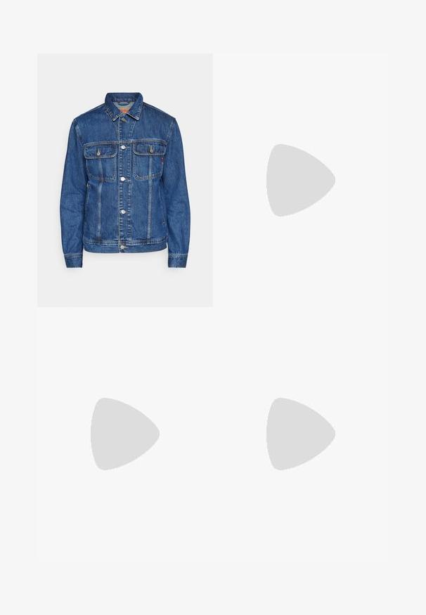 Jeansjacka i mörkblått med klassisk snitt. Har två bröstfickor, knäppning med knappar och stickade detaljer på ärmar och nederkant.; Svart bomull t-shirt med djärv röd "HUGO" text framtill, korta ärmar, rund halsringning och en avslappnad passform.; Svarta sweatpants i mjukt material, med dragsko i midjan, slim fit och en röd logotyp på vänster lår.; EA7 Emporio Armani LACES UNISEX - Sneakers - black/white