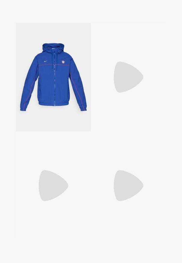 Blå Nike vindjakke med hette, med røde detaljer og logo. Jakken har glidelås og elastiske mansjetter og kant.; Svart kortermet Nike t-skjorte laget av glatt stoff, med en hvit swoosh-logo på øvre venstre side, rund hals.; Svarte joggebukser laget av lett stoff med elastisk midje, ankelmanchetter og en diskret Nike-logo på venstre side.; Svart treningssko med et pustende nettobert overdel, teksturerte detaljer og en bølget gummisåle. Har reflekterende logo og snøresystem.