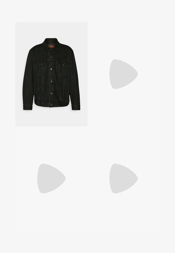 Svart denimjakke med klassisk design, som har to brystlommer, knappestengning og en litt falmet tekstur.; Hvit bomullstopp med rund hals, brede skulderstropper og minimal merking trykt inni kragen. Myk tekstur, ledig passform.; Svarte straight-leg denim jeans med fem lommer, knappelukking og kobbernitter lagt flatt på en hvit bakgrunn.; Sorte Adidas sneakers med hvite striper, gull "Spezial" tekst, gummisåle og hvit hælklaff, vist fra profil.