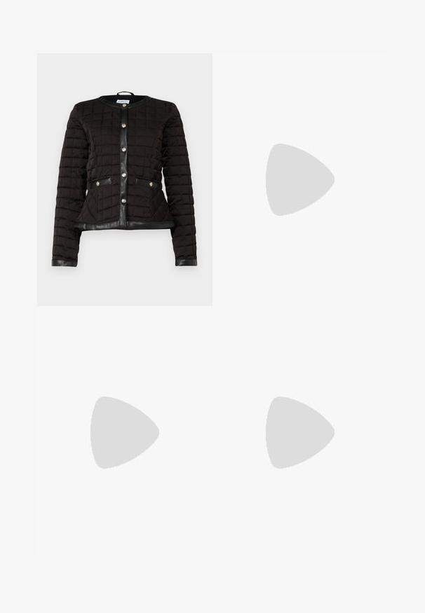 Schwarze gesteppte Jacke mit rundem Ausschnitt, ausgestattet mit einem Besatz aus Kunstleder und Knopfverschluss. Enthält zwei vordere Taschen mit Lederakzenten.; Weißes Langarmhemd mit Kragen aus Baumwolle. Verfügt über eine durchgehende Knopfleiste und eine Brusttasche. Glatte Textur, lockere Passform.; Gestreifte weiße Midi-Rock aus Strick mit einem strukturierten Muster und Ausschnitten am Saum. Elastischer Bund. Weiches Material.; Schwarze Leder-Ballettschuhe mit abgerundeter Spitze, glatter Textur, minimalen Nähdetails und einem flexiblen Sohlen-Design.