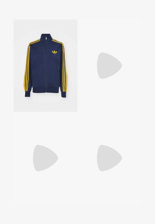 Marineblaues Zip-Up-Trainingsjacke aus softem Stoff, mit gelben Streifen an den Ärmeln und einem gestickten Logo auf der Brust.; Polohemd mit floralem Muster, dunkelblauem Kragen, kurzen Ärmeln und einer Knopfleiste mit drei Knöpfen. Mit dunklem blauen adidas-Logo und Streifen versehen.; Marineblaue Sporthose mit gelben Seitenstreifen, elastischem Taillenbund und geraden Beinen. Glattes, leichtes Material.; Lila Wildledersneaker mit weißen Streifen, kombiniert mit rosa Jogginghosen mit grünen Seitenstreifen, auf einem gelben Boden.