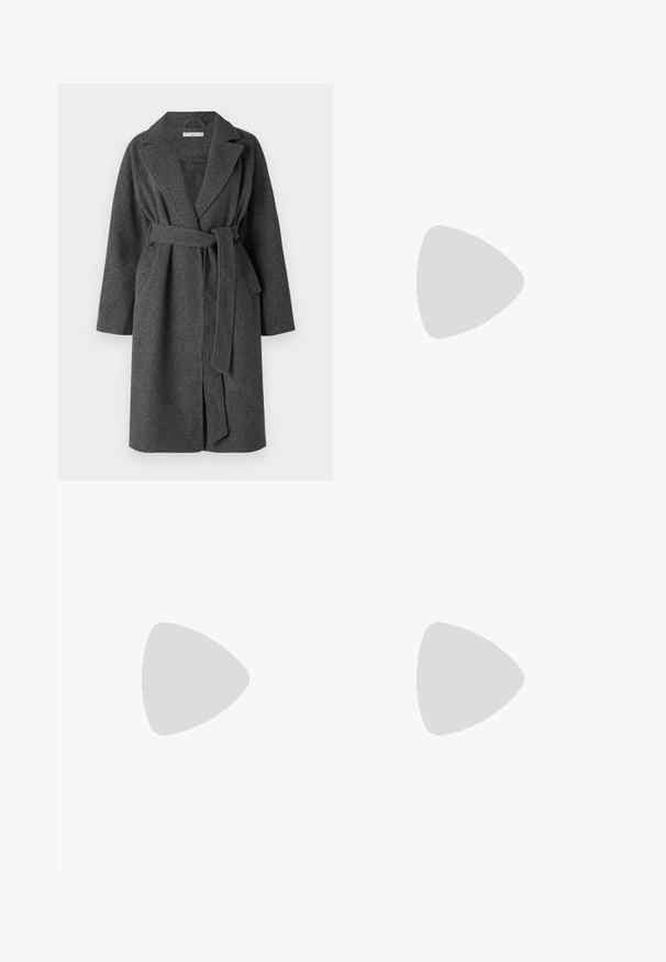 Dolga, temno siva volnena plašč s pasom, oversized ovratniki in stranskimi žepi. Gladka tekstura s preprostim, klasičnim dizajnom.; Even&Odd Petite 2 PACK - Top - light grey/black; Črna usnjena svinčnik krilo z visokim pasom, zarezom na hrbtni strani, gladko teksturo in z enim gumbom za zapiranje. Ima prilagojen, tesno prilegajoč dizajn.; Črni lakirani usnjeni loafers s debelim črnim podplatom in zlato kovinsko opremo. Gladka tekstura in zasnova zaokroženega nosu.; Srebrni kovinski obročasti uhani z brušenjem, s krožno obliko in prozornim zatičem za varno nošenje.