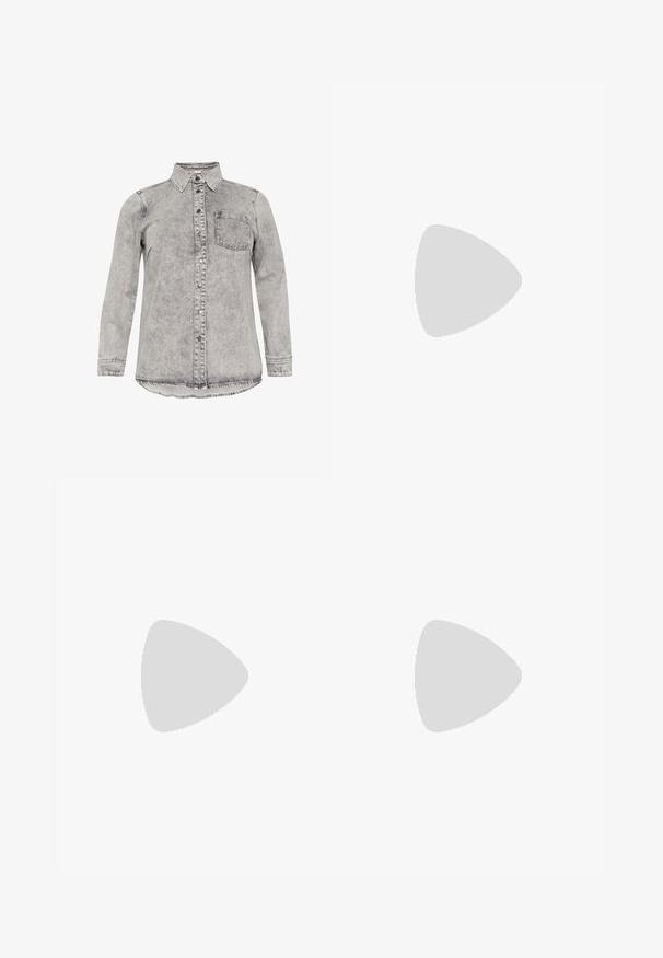 Grå denimskjorte med lange ærmer, krave, knaplukning foran og en brystlomme. Fadet struktur og design med buet kant.; Hvid ribbet tanktop med en rund halsudskæring og brede stropper, der har en tætsiddende silhuet og blød tekstur.; Mørkegrå vide jeans lavet af denim, med høj talje, fem lommer og synlige sømme langs sømmen.; Sorte patentlæder balletflade med spids tå, dekorativ sløjfe foran og en tekstureret gummisål.; Brune skildpaddemønstrede briller med ovale linser, tynde arme og gennemsigtige accenter. Har et diskret logo på stangen. Slankt, let design.; Sort læderhåndtaske med flettede håndtag, lynlåslomme og hængende frynser. Tekstureret overflade med metalnitter og hardware-accenter.