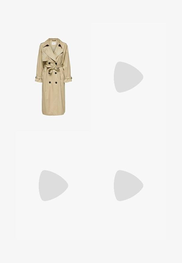 Beige trench coat dengan desain double-breasted, kerah besar, dan ikat pinggang. Memiliki lengan panjang dengan manset yang dapat disesuaikan dan saku samping.; Valkoinen, ribbatusta kankaasta valmistettu, istuva toppi, jossa on hihattomat cap-sleeve -hihoja ja kokoontumisdetails, jotka antavat tekstuuria ja muotoa.; Valkoiset leveälahkeiset housut pehmeästä kankaasta, jossa on kiristysnyöri vyötäröllä ja kaksi etutaskua. Sujuva rakenne ilman näkyviä kuvioita.; Tason vaaleanruskealla kumipohjalla, jossa on kolme päällekkäistä valkoista nahkaremmiä ja pieni satiininen rusetti keskellä.; Valkoinen nahkainen käsilaukku, jossa on kaksinkertaiset kahvat ja irrotettava hihna. Edessä on vetoketjullinen tasku ja pinta on sileä. Laukkua kantaa henkilö kyynärvarressaan.