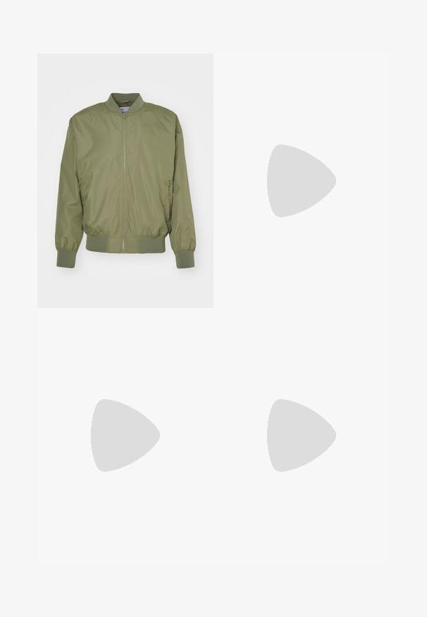 Giacca bomber verde oliva realizzata in materiale leggero, con zip frontale, tasche laterali e polsini e orlo a costine. Texture liscia.; Canotta bianca in cotone con scollatura a girocollo, spalline larghe e branding minimo stampato all'interno del colletto. Tessuto morbido, vestibilità casual.; Pantaloni marroni a gamba dritta, con frontale piatto, passanti per cintura e una texture liscia. Design semplice senza motivi o dettagli.; Sneaker nere in suede con tre strisce bianche, suola in gomma marrone testurizzata e lacci neri. La fodera interna presenta un motivo con logo.; Borsa a tracolla nera con un compartimento principale con zip, tasca frontale, tracolla regolabile e una patch del logo visibile sul risvolto.