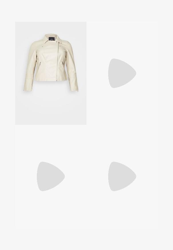 Μπεζ φουτουριστικό δερμάτινο μπουφάν με γιακά, ασύμμετρο φερμουάρ και δύο τσέπες με φερμουάρ. Διαθέτει ραμμένα σχέδια στα μανίκια και στο σώμα.; Δύο κορμάκια είναι εμφανή: ένα μαύρο και ένα λευκό. Και τα δύο έχουν λεπτέ�ς τιράντες και εφαρμοστή σχεδίαση φτιαγμένη από ένα λείο, ελαστικό ύφασμα.; Vero Moda Curve VMCBECKY PULL ON - Παντελόνι - black; Λευκό πέδιλο με ψηλό τακούνι και χοντρή φτέρνα, διαθέτει σχέδιο με λουριά και λουράκι στον αστράγαλο. Λείο υλικό με μπροστινό πλατφόρμα για επιπλέον ύψος.