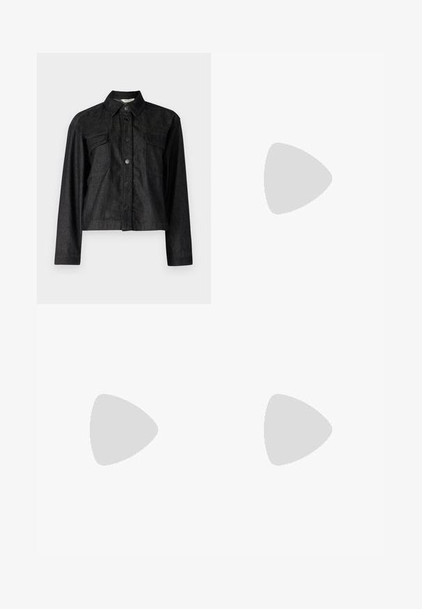 Giacca di denim nera con maniche lunghe, chiusura a bottoni, due tasche sul petto, colletto strutturato e design corto. Texture liscia.; Body nero con maniche lunghe, caratterizzato da un scollo a V in rete e dettagli arricciati sulle spalle. Tessuto morbido con una forma aderente.; Noisy May NMJANNEL LOOSE - Jeans baggy - black denim; Mocassini platform neri in pelle con punta arrotondata e fascia larga sulla tomaia. Presentano un tacco spesso e quadrato e una texture liscia.; Occhiali da sole neri e angolari con lenti grigie; realizzati in plastica, con aste spesse dalla superficie liscia e senza hardware visibile.; Orecchini a cerchio in argento con un design minimalista. Forma circolare, superficie liscia e profilo sottile. Leggeri con una finitura lucida.