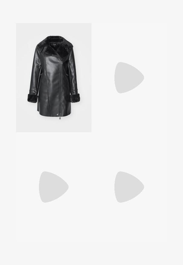 Abrigo de cuero negro con un cuello y puños de piel sintética. Presenta una cremallera diagonal y tachuelas decorativas en los hombros. Textura suave.; Vestido negro ajustado con escote cuadrado, mangas cortas y textura acanalada. Se muestran dos variaciones: tonos negro claro y negro más intenso.; Bota alta de cuero negro con suela de plataforma gruesa y tacón cuadrado, que cuenta con una lengüeta y un relieve texturizado en la suela exterior.; Bolso de hombro de cuero negro con forma redondeada, acabado brillante y herrajes plateados. Persona vistiendo pantalones anchos negros y mocasines con tachuelas.