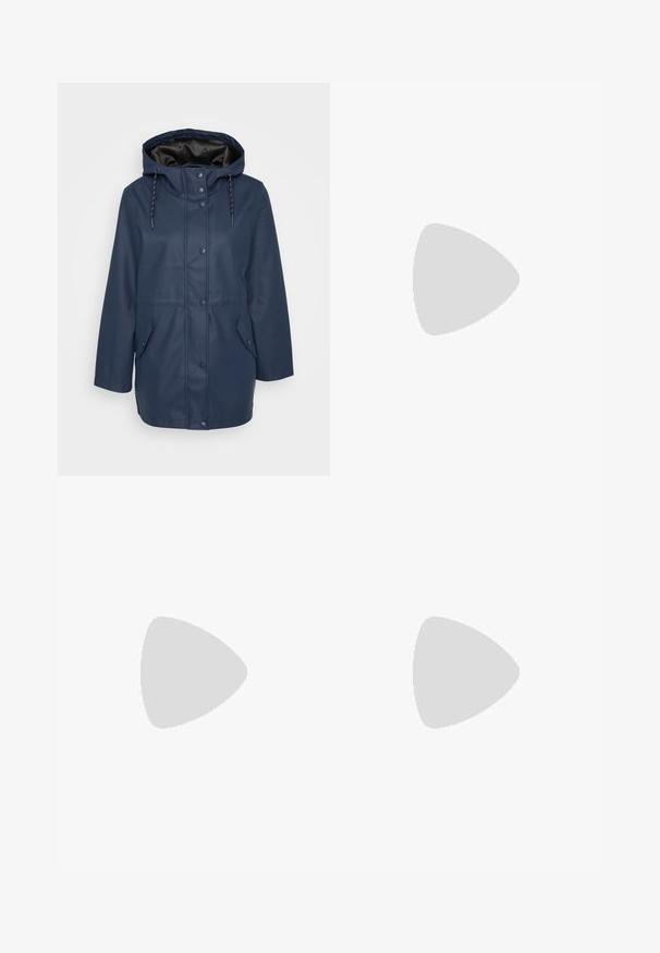 Marinblå huva regnjacka med tryckknappar, justerbara dragsnoddar och två framfickor med lock.; Even&Odd Petite 2 PACK - Linne - light grey/black; Fitted, lätta byxor i en dammig rosa färg. Har ett elastiskt midjeband och breda, raka ben. Mjukt tyg utan synliga mönster.; Vit hög topp canvas sneaker med svart gummisulan, framsidan gummitåhätta och sex öglor för snören, med en ren, minimalistisk design.