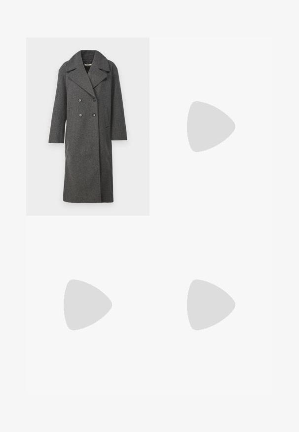 Cappotto in lana grigia con design doppiopetto, ampi rever e due tasche frontali. Caratterizzato da chiusura a bottoni e maniche di lunghezza media.; Top nero a maniche corte realizzato in tessuto liscio; presenta un colletto drappeggiato e un orlo asimmetrico, con una vestibilità aderente.; Pantaloni culotte neri in poliestere con una cintura elastica, due pieghe frontali e una silhouette ampia. Nessun motivo visibile o dettagli in metallo.; Stivale alla caviglia in suede grigio, dal profilo basso, con pannelli laterali elastici e suola in gomma testurizzata. Presenta un inserto per una facile calzata.