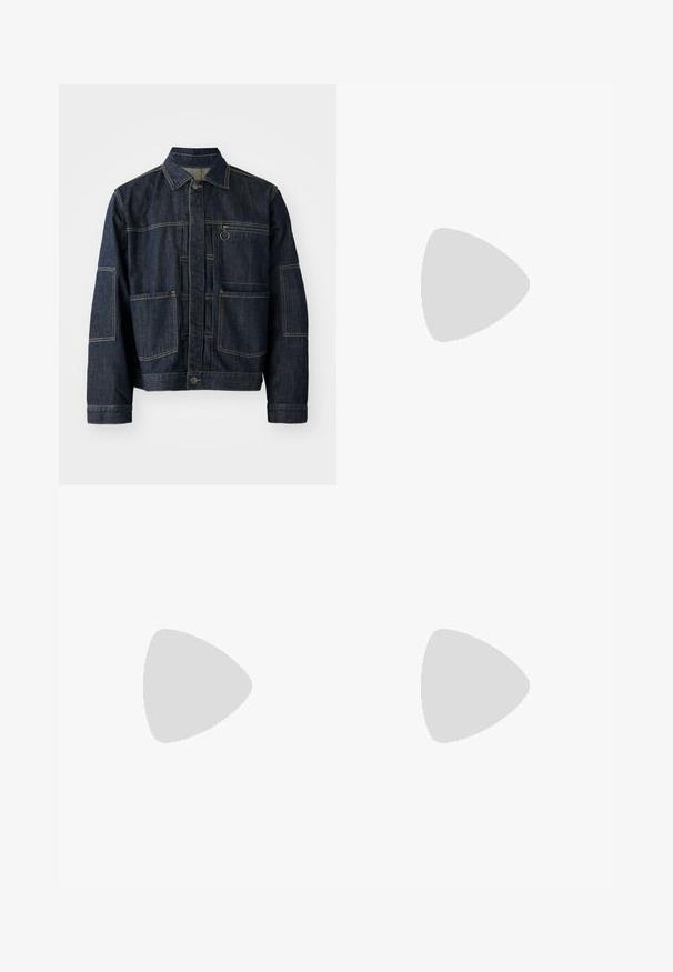 Tummansininen farkkutakki, jossa on kauluspanta, edessä nappikiinnitys, useita läppätaskuja ja kontrastiväriset ompeluyksityiskohdat.; Valkoiset puuvillapaidat, lyhyet hihat, pyöreä kaula-aukko, yksinkertainen pinta, pinottuina riviin, jossa on hienoinen brändäys kaula-aukossa.; Vaaleansiniset farkkushortsit, joissa on rento malli. Edessä on taskut, napitus ja haalistunut pesu, jossa on hienovaraisia kulutustyylit.; Valkava kengät, jotka on valmistettu teksturoidusta harmaasta kankaasta mustilla yksityiskohdilla, paksu kumipohja ja valkoiset ompeluyksityiskohdat. Pyöreä kärkipohjan muoto.