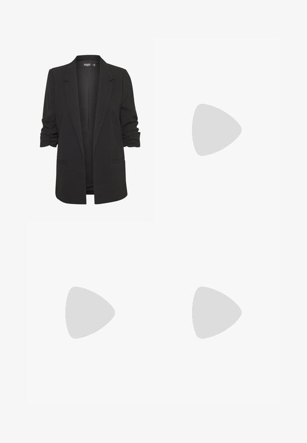 Črn blazer z zavihanimi rokavi, izdelan iz gladkega materiala. Ima prilegajoč kroj, en gumb na sprednji strani in dva stranska žepa.; Dva dolge rokave turtleneck majice, ena bela in ena črna, izdelani iz gladkega, raztegljivega materiala, oba imata slim-fit kroj in visoke ovratnike.; Črne legice iz raztegljive tkanine, z brezšivnim pasom in oprijetim krojem, primerne za prosti čas ali vadbo.; Sandal s petto s kvadratnim vrhom, več trak in srednje visoko peto v leopardjem vzorcu. Narejeni iz mehkega tekstilnega materiala.; Sončne naočale v mačjem stilu z mat črnim plastičnim okvirjem, temnimi lečami in zlatim logotipom na tempeljih. Kotačast dizajn in gladka tekstura.