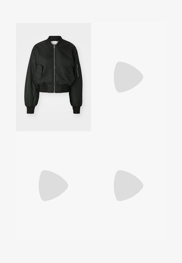 Veste bomber noire avec fermeture éclair à l'avant, grandes poches latérales et poignets côtelés. Fabriquée en tissu lisse et durable avec une coupe courte.; T-shirt noir à manches courtes en coton doux, avec un col rond, une coupe décontractée et une texture lisse. Pas de motifs ni de graphiques visibles.; Jean large bleu clair en denim, avec taille haute, poches avant et détail à cordon à la taille. Texture déchirée.; Sandale en cuir noir à talon bloc avec une large lanière sur les orteils et une lanière de cheville réglable, présentant un design épuré et minimaliste.