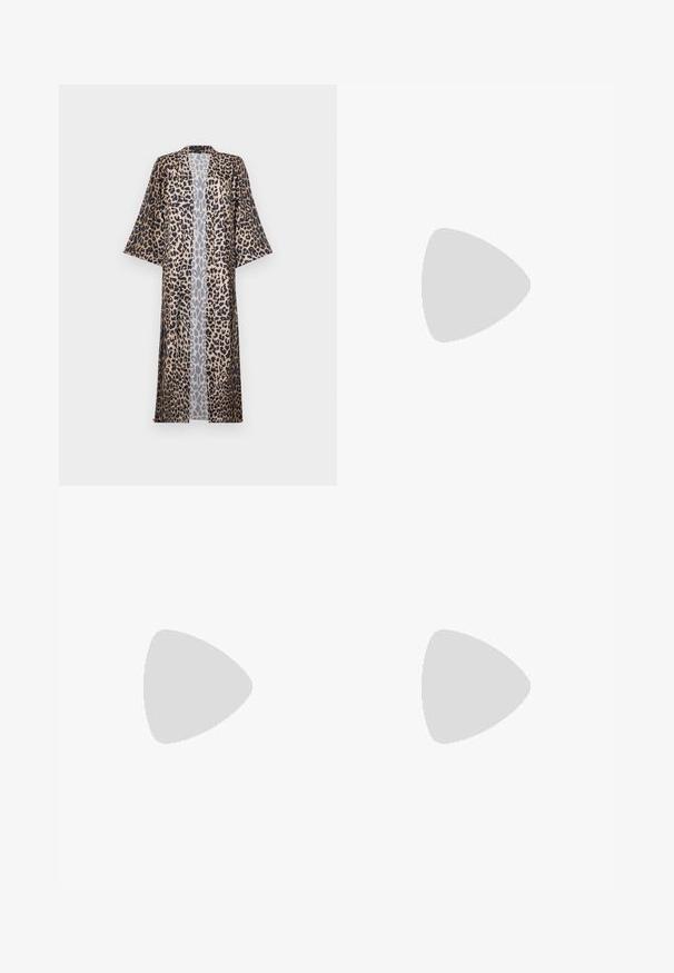 Kimono con stampa leopardata, dal fit rilassato, caratterizzato da maniche corte, un'apertura davanti e una texture setosa. La palette di colori include nero, marrone e beige.; Due top in maglia senza maniche, a collo alto, in nero e bianco, con un design aderente e una superficie liscia, di lunghezza cropped.; Pantaloni neri a gamba larga realizzati in tessuto leggero, caratterizzati da una chiusura frontale con bottone e frontale piatto, con orli cuciti con precisione.; Scarpe sportive con tomaia in pelle bianca, punta in suede grigia e tre strisce nere. Presentano un logo blu sulla linguetta e una suola in gomma testurizzata.