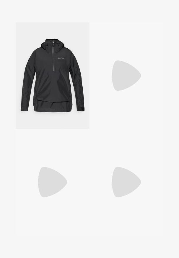 Schwarze, leichte Pulloverjacke mit hohem Kragen, halbem Reißverschluss vorne, verstellbare Kapuze und Logodetail auf der Brust. Glattes, wasserfestes Material.; Schwarzes T-Shirt mit kurzen Ärmeln aus weichem Stoff. Mit einem weißen Adidas-Logo und kontrastierenden weißen Streifen an den Seiten.; Schwarze, leichte, wasserdichte Hosen mit elastischem Bund, seitlichen Taschen und verstellbaren Bündchen. Mit einem weißen Logo am linken Oberschenkel.; Schwarzer Sportschuh mit Mesh-Obermaterial, grauem drei-Streifen-Design, Gummisohle und strukturierten Akzenten an der Ferse und der Seite.