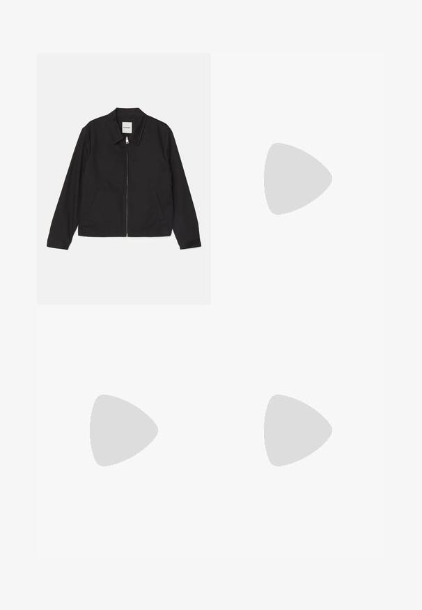 sandro JACKET - Suvejakk - noir; Valge puuvillane T-särk ümmarguse kaelusega. Vasakul rinnal on väike tume sinine logo. Lühikesed varrukad, sile tekstuur.; Beezikadest puuvillased püksid sirge lõikega, millel on vöörihmade aukud, lapitekinne ja kohandatud äärised. Sile tekstuur ja minimaalne detailide jagamine.; Valged nahast tennisekotid sujuva tekstuuri, ümar kuju, lamedad kummitaldad ja valged nöörid. Omab minimalismi ning peent brändimist.