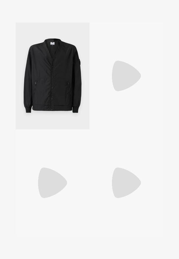 Melnā vieglā jaka ar pogām priekšpusē, ribotām aprocēm un divām ar rāvējslēdzējiem aizveramām sānu kabatām. Tai ir brīvs piegriezums un gluda tekstūra.; Balta kokvilnas T-kreklu ar melnu Adidas logo centrā. Īsas piedurknes un apaļas kakla izgriezums. Gluda tekstūra.; Melnas kvadrātveida bikses ar elastīgu jostu, divām priekšējām kabatām un brīvu piegriezumu ar taisnām kājām. Izgatavotas no viegla materiāla.; Brūni un zili rūtaini platās kājas bikses, kas savienotas ar baltām kurpēm ar melniem akcentiem un teksturētām zolēm, uz zaļa fona.