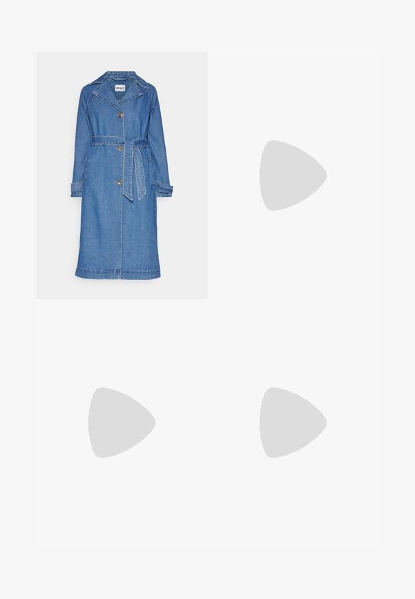 Denim plašč v svetlo modri barvi, z ovratnikom s prsno šivom, gumbnim zapiranjem, pasom in dvema stranskima žepoma.; Bela rebrasta majica brez rokavov z okroglo izrezom, s pravo hem in gladko, elastično strukturo.; Črna usnjena krilo s prilegajočo zasnovo. Gladka tekstura, šivi, ki obdajajo obliko, in ravna obroba. Minimalističen in eleganten videz.; Črne usnjene vojaške škornje s okroglo konico, z vezalkami spredaj in z zanko na gležnju. Imajo debele gumijaste podplate za dolgo življenjsko dobo.