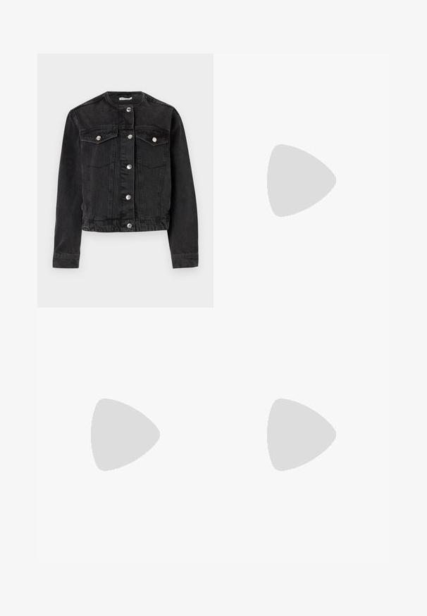Črna jeans jakna s ovratnikom, osrednjim zapenjanjem na gumb, dvema žepoma na prsih in dolgimi rokavi. Ima srebrno kovinsko opremo in krajšo zasnovo.; Bela brezrokavna bodi z kvadratnim izrezom, izdelana iz gladkega materiala, z gumbom na dnu in prilegajočim se dizajnom.; Mornarsko široke hlače, izdelane iz gladkega materiala, z dvema sprednjima naborkoma in enim gumbom za zapiranje v pasu.; Športni čevlji z belim usnjenim zgornjim delom, sivim semišem na prstih in tremi črnimi črtami. Imajo modro logo na jeziku in teksturiran gumijast podplat.; Črne, angularne sončne očala z sivimi lečami; izdelana iz plastike, imajo debele ročke z gladko površino in brez vidne opreme.; Črna usnjena torba za ramo s ukrivljeno obliko, enojnim ravnim trakom in zgornjim zadrgo. Gladka tekstura z minimalnimi podrobnostmi snemalnikov.