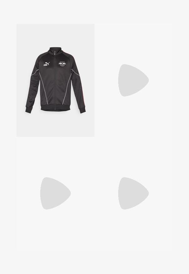Schwarze Trackjacke aus glattem Synthetikmaterial. Verfügt über weiße Paspelierungen, einen hohen Kragen, einen Reißverschluss und bedruckte Logos. Rote Akzente an den Ärmeln.; Helles blaues Fußballtrikot mit kurzen Ärmeln und dunklen Marine-Akzenten, das ein strukturiertes Muster aufweist, einen Rundhalsausschnitt hat und Logos auf der Brust und den Ärmeln trägt.; Schwarze Sporthose aus leichtem Stoff. Sie verfügt über einen elastischen Bund, Seitentaschen und graue Logos auf beiden Seiten.; Schwarze Fußballschuhe mit einer strukturierten synthetischen Oberseite, silbernen Akzenten und einem Schnürdesign. Verfügt über eine geformte Sohle mit sichtbaren Stollen für Traktion.