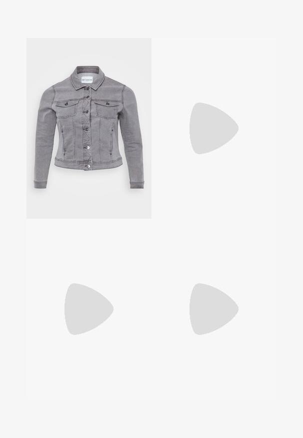 Chaqueta de mezclilla gris con un diseño ajustado, cierre de botón, dos bolsillos en el pecho y mangas largas. Presenta un cuello clásico y una textura sutil.; Camiseta de manga corta negra hecha de algodón. Presenta un cuello redondo, corte holgado y dobladillo limpio sin patrones ni herrajes visibles.; Pantalones de pierna ancha negros con pliegues, con cierre de botón y dos bolsillos laterales; textura suave con un diseño a medida.; Botín burdeos brillante hasta el tobillo con un tacón negro grueso, que presenta una textura suave y un diseño sencillo. Sin cierres ni patrones visibles.