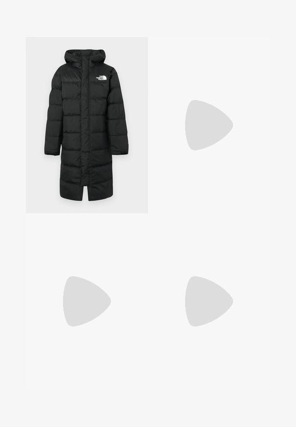 Must kapuutsiga toppjakk, millel on rinnal logo, tepitud sektsioonid ja pikad varrukad. Materjal paistab olevat sile ja isoleeritud.; Musthave musta puuvillane T-särk lühikeste varrukatega, ümmargune kaelus ja väike valge logo vasakul rinnal. Lihtne disain, sile tekstuur ja mugav lõige.; Mustavad sportlikud püksid, mis on valmistatud kergest kangast, joonlauaga taljest, küljetaskudega ja kitsenevate varrukatega pahkluude juures.; Must musta jalats, millel on sametised ülemused, tekstuuriga kummist põhi ja vastupidav sidumise süsteem. Omab tugevdust kannaosas ja brändi logo küljes.