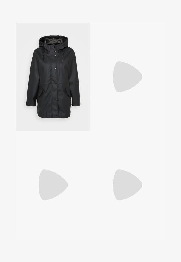 Črna vodoodporna jakna s kapuco in sprednjimi gumbi na zapenjanje, nastavljiva kapuca z vrvico ter dva žepa na poklopcu z gumbnimi zapiranji.; Even&Odd Petite 2 PACK - Top - light grey/black; Svijetloplave traperice visokog struka sa širokim nogavicama, izlizanim rubovima i. oštećenim detaljima. Imaju zatvaranje na pet dugmadi sprijeda i klasičnu traper teksturu.; Črni lakirani usnjeni loafers s debelim črnim podplatom in zlato kovinsko opremo. Gladka tekstura in zasnova zaokroženega nosu.