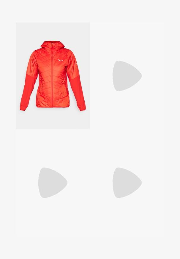 Veste isolante rouge avec capuche, présentant des sections matelassées, une fermeture éclair à l'avant et des poignets élastiques. Logo sur l'épaule gauche.; Chemise blanche à manches longues en tissu texturé avec une poche plaquée beige dotée d'un cordon de serrage et d'un logo.; Pantalons de neige blancs au design épuré, avec deux poches avant, des panneaux inférieurs noirs renforcés et une fermeture à bouton à la taille.; Chaussure de sport Columbia légère en mesh blanc avec une semelle texturée grise et une traction en caoutchouc. Dotée d'un collier rembourré et d'un design à lacets.