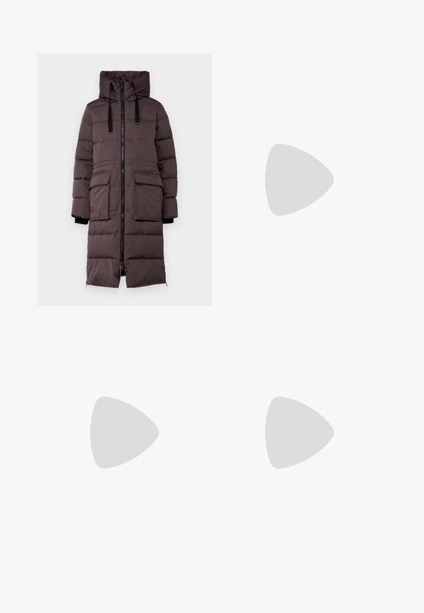 Donkerbruine pufferjas met hoge kraag, voorrits, twee grote zakken en ribgebreide manchetten. Bevat horizontale stiksels voor isolatie.; Set van twee longsleeve tops in wit en zwart. Geribbelde textuur, ronde hals, aansluitend ontwerp met licht uitlopende mouwen.; Hoge taille zwarte gewassen rechte jeans met voorzakken, riemlussen, knoopsluiting en een merklabel aan de binnenkant van de tailleband.; Zwarte leren platform schoenen met een stevige blokhak, ronde neus en een traditionele vetersluiting. Kenmerkt zich door een gladde textuur en minimale details.; Beige handtas gemaakt van zacht materiaal, met een slonzig ontwerp, gestikte details en twee schouderbanden. Geschikt voor dagelijks gebruik.