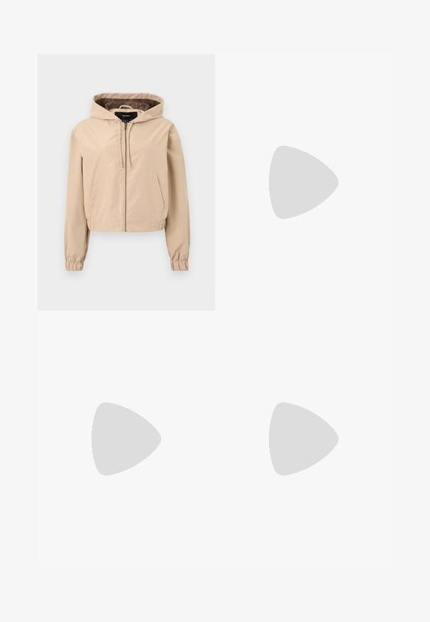 Veste beige cintrée en matériau lisse et léger. Dispose d'une capuche, d'une fermeture éclair et de poignets élastiques. Deux poches avant.; T-shirt bleu clair à manches courtes en coton doux. Il présente un col rond classique et une coupe décontractée, sans motifs ni accents.; Pantalons en denim à jambe large présentant un dégradé de bleu clair à bleu foncé, taille haute, passants de ceinture et une ceinture en tissu assortie. Finition en denim texturé.; Baskets plates blanches en matériau synthétique lisse, avec un bout arrondi, un design à lacets et une semelle en caoutchouc texturé. Accent de talon noir.