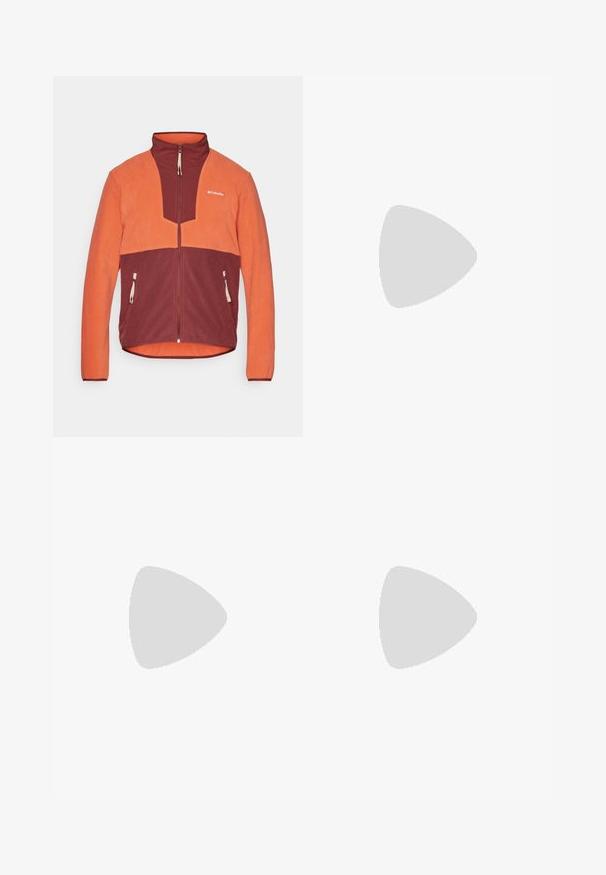 Oranž ja burgundi fleece-jakk, millel on tõmblukuga eesmine osa, kõrge krae ja kaks küljetaskut tõmblukkudega.; Must have lühikeste varrukatega must T-särk, mis on valmistatud puuvillast, ümmarguse kaelusega ja väikese valge logoga vasakus ülanurgas.; The North Face WINTER EXPLORATION TAPERED CARGO  - Õuepüksid - black; Must tume jooksujalats musta värvi, tekstuurse ülemise osaga, kummist tallaga ja tugevdatud varbaga. Omab pehmendusega krae ja tõmblinti mugavaks selga panemiseks.