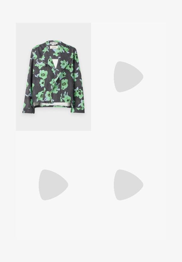 Dhruv Kapoor FLORAL ART PRINT EXPANDED JACKET - Denim jacket - multi coloured; Les Benjamins RELAXED TEE - Print T-shirt - black; Black cargo pants made of cotton with a loose fit, featuring two side pockets and embroidered text on the left leg.; Stuart Weitzman CLUB CLASSIC PENNY LOAFER - Smart slip-ons - black; Black leather crossbody bag with a zippered front pocket, embossed logo, and adjustable strap. Smooth texture with a structured shape.