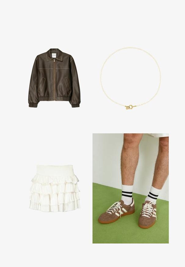 Brązowa skórzana kurtka bomberka z zapięciem na zamek, spiczastym kołnierzem, elastycznymi mankietami i dołem oraz bocznymi kieszeniami. Widoczne kontrastowe szwy.; Biały prążkowany top na ramiączkach z czarnym haftowanym logo umieszczonym na środku klatki piersiowej. Dekolt i otwory na ramiona wykończone subtelnym obszywaniem.; Biała spódnica z falbanami i gumką w pasie. Posiada warstwowe, przezroczyste falbany, które tworzą teksturowany, zwiewny wygląd.; Brązowe zamszowe sneakersy z białymi akcentami i sznurówkami. Gumowa, brązowa podeszwa. Noszone z białymi skarpetkami w czarne paski. Zielona teksturowana podłoga.; Biała kolia z koralików z złotym zapięciem, składająca się z małych, nieregularnie ukształtowanych koralików oraz dekoracyjnego akcentu w pobliżu zapięcia.