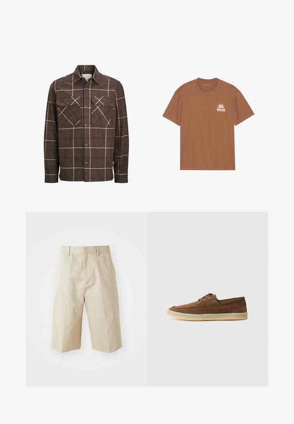 Rjava karirana flanelasta srajca z gumbom spredaj, dvema žepoma na prsih in kontrastnima kremnimi ter temnimi črtami, ki ima klasičen ovratnik.; Bela kratka majica zavezana iz bombaža, ki ima na levem prsnem delu rožnato sončno grafiko in napis "SOLAR". Oblika s krožnim vratom.; Bež kratke hlače s ravnim krojem, primerne po meri, z zankami za pas, povešeno sprednjo stranjo in gladko teksturo bombaža. Brez žepov ali dodatnih detajlov.; Rjave semiš čevlje z nizkim profilom, vezavnim dizajnom, gumijastim podplatom in kontrastnim šivanjem. Preprost in funkcionalen stil.