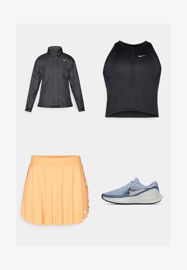 Casaco corta-vento preto com colarinho alto, fecho éclair frontal e logótipo da Nike no peito; feito de um tecido suave e leve.; Top cropped atlético preto com fecho à frente, acentos em malha e um design ajustado. Feito de tecido elástico e respirável. Logótipo da Nike na frente.; Saia de ténis plissada em tecido laranja suave, com uma ampla cintura elástica e um detalhe de logótipo branco no canto inferior direito.; Sapatilha de corrida Nike azul claro e branca com o swoosh prateado, parte superior de malha respirável, sola acolchoada e sola preta.