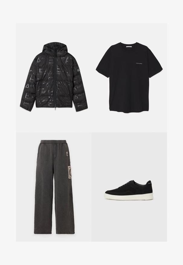 Casaco puffer preto com um acabamento brilhante e estampado. Apresenta um fecho frontal, capuz com cordão e detalhes de logótipo na manga.; T-shirt preta de algodão com gola redonda, mangas curtas e impressão de logó tipo branca no lado esquerdo do peito. Design simples, de cor sólida.; Calças de perna larga em tecido cinza escuro, com um remendo decorativo no bolso frontal e uma cintura elástica para mais conforto.; Sapatilhas de camurça pretas com design de atacadores e sola de borracha branca em contraste. Apresenta painéis laterais texturizados e uma marcação discreta no calcanhar.
