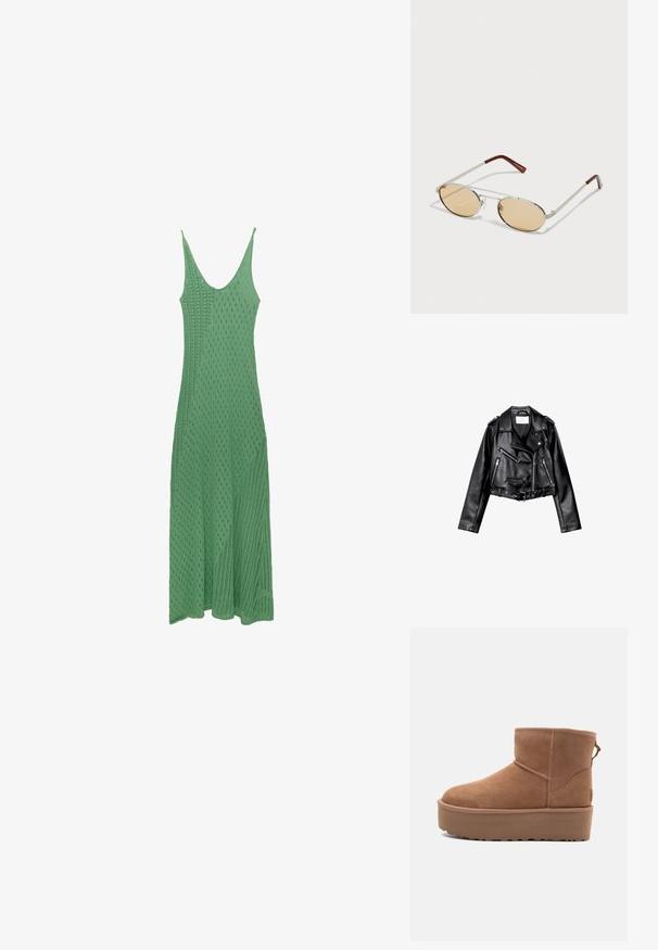 Schwarze, kurze Leder-Bikerjacke mit asymmetrischem Frontreißverschluss, Druckknöpfen und vier Reißverschlüssen. Mit einem verstellbaren Gürtel in der Taille.; Grünes, gestricktes Midikleid mit einem runden Ausschnitt, das ein strukturiertes Rautenmuster und dünne Träger aufweist und bis zu einem ausgestellt geschnittenen Saum reicht.; Beige Wildleder-Ankle-Boot mit Plateausohle, abgerundetem Zehenbereich und abgesteppten Akzenten; verfügt über eine Zuglasche hinten für einfaches An- und Ausziehen.; Metallsonnenbrille mit ovalen, hellbraun getönten Gläsern. Schlanker silberner Rahmen mit strukturierten Akzenten und rötlich-braunen Spitzen an den Bügeln.
