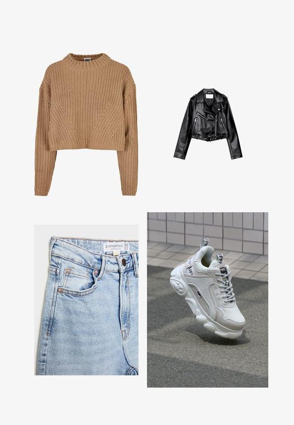 Schwarze, kurze Leder-Bikerjacke mit asymmetrischem Frontreißverschluss, Druckknöpfen und vier Reißverschlüssen. Mit einem verstellbaren Gürtel in der Taille.; Beige Strickpullover mit hohem Kragen, verkürztem Design, langen Ärmeln und einem strukturierten Muster. Mit gerippten Bündchen und Saum.; Helle blaue Jeans mit hoher Taille, fünf Taschen, Hardware in Kupferoptik und dezentem Ausbleichen, mit einem Etikett am Bund.; Weißer Sneaker aus Mesh- und Ledermaterialien, mit rundem Zehenbereich, dicker Sohle, auffälligen Schnürsenkeln sowie Branding an der Ferse und der Zunge.